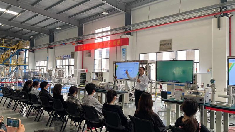 塑料助剂与母料：本质区别及选型要点